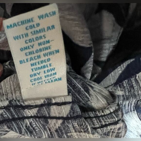 Caribbean Joe Men’s Shirt Blue Floral Silk Pockets Button Up Short Sleeve M - Picture 6 of 8